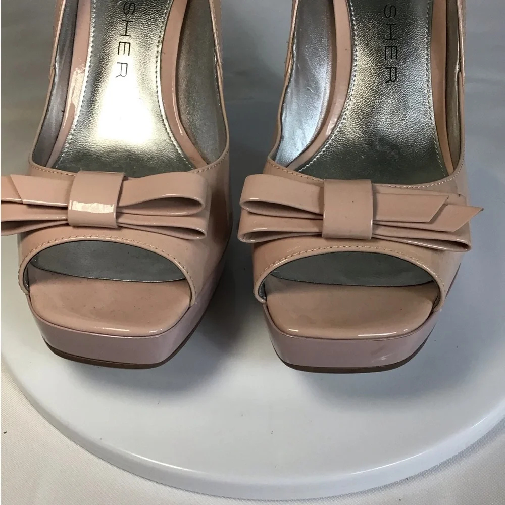 Marc Fisher Women Patent Leather Pale Pink Open Toe Pumps bow front Sz.6.5 GUC